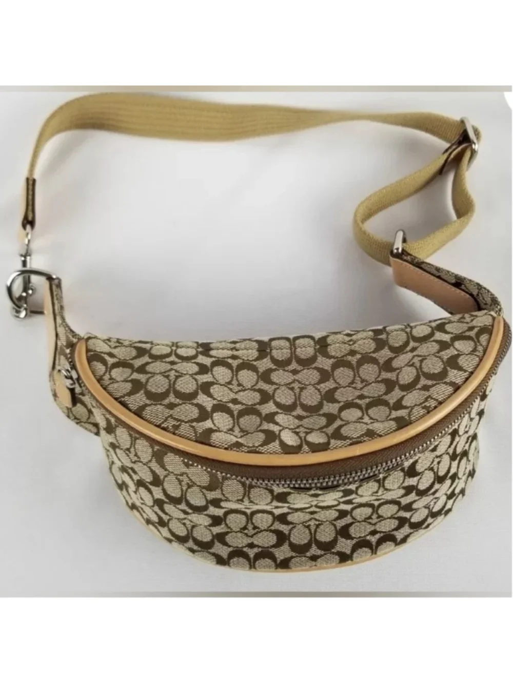 HP. Coach Signature Print Cross Body Fanny Pack